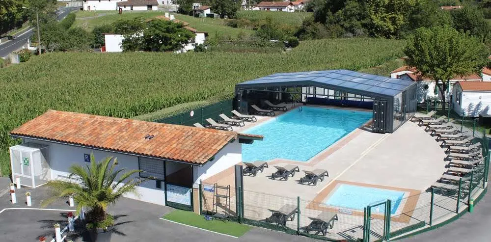 piscine couverte pays basque