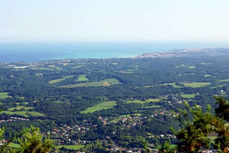 vue panoramique sur le pays basque et la cote basque