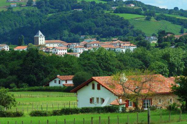 Village de Sare au Pays Basque, panorama depuis les environs du camping Antton