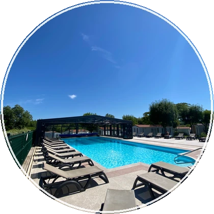 Piscine couverte et chauffée du Camping Antton à Saint-Pée-sur-Nivelle