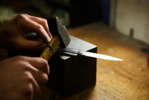 Fabrication artisanale de couteau avec démonstration de forge au Pays Basque